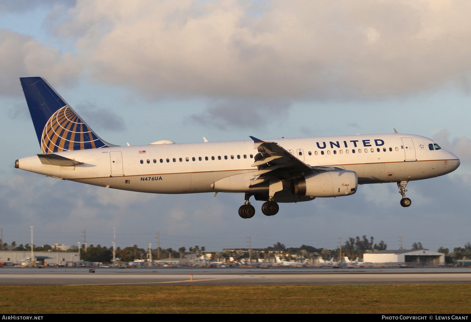 Aircraft Photo of N476UA | Airbus A320-232 | United Airlines | AirHistory.net #233944