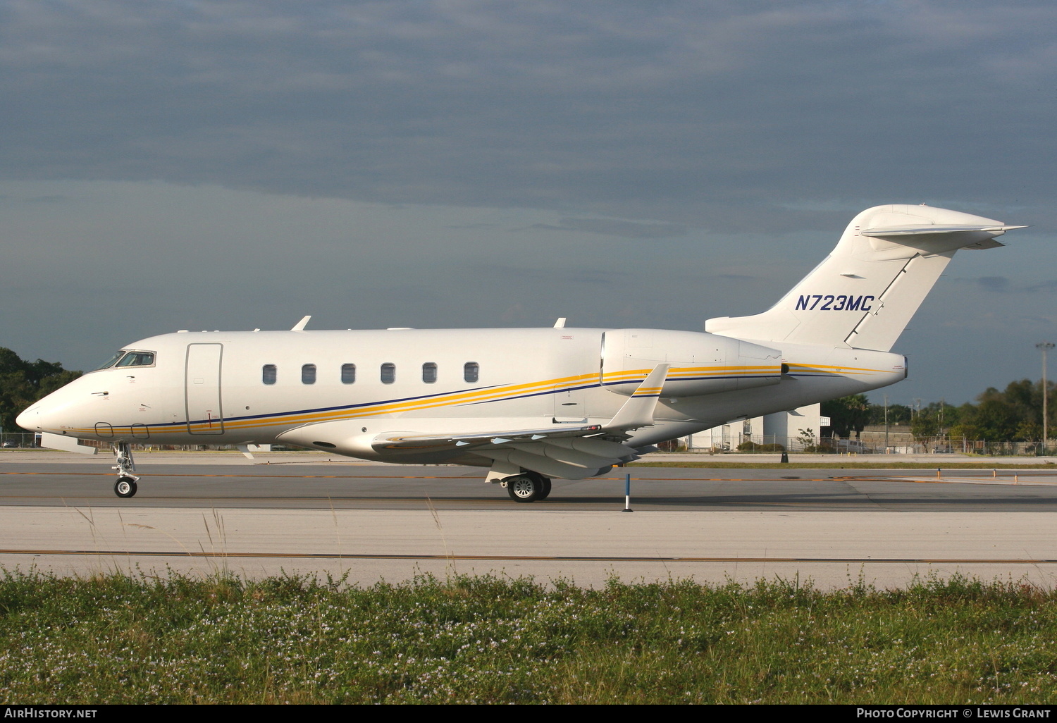 Aircraft Photo of N723MC | Bombardier Challenger 300 (BD-100-1A10) | AirHistory.net #233976