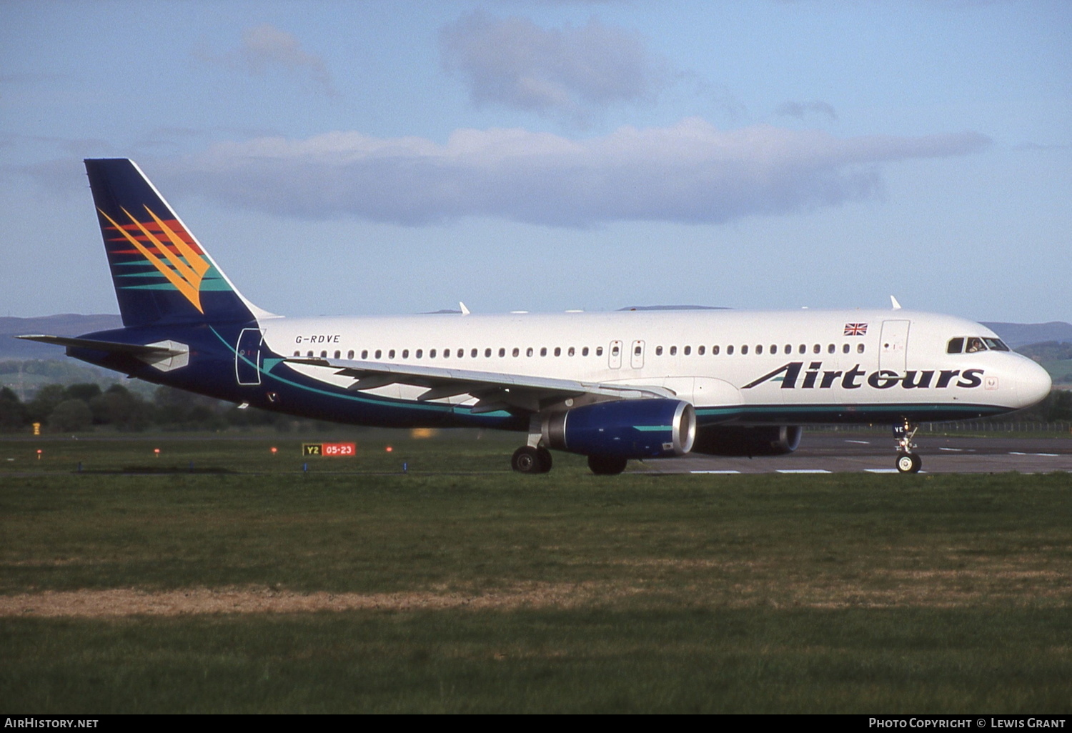 Aircraft Photo of G-RDVE | Airbus A320-231 | Airtours International | AirHistory.net #234131