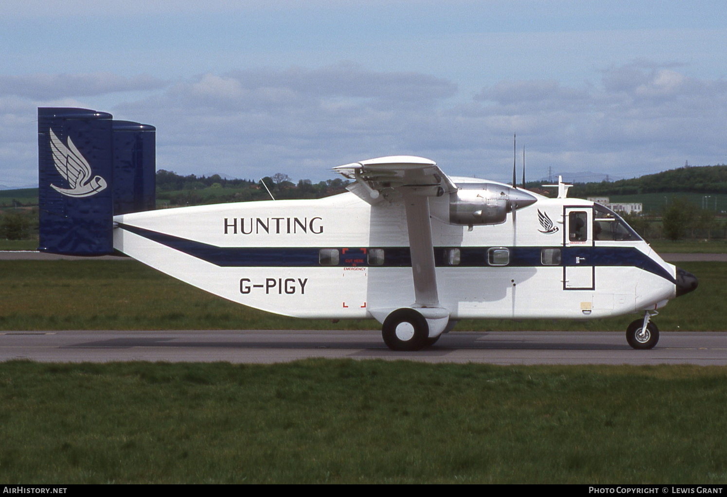 Aircraft Photo of G-PIGY | Short SC.7 Skyvan 3M-400 | Hunting Aviation | AirHistory.net #234146