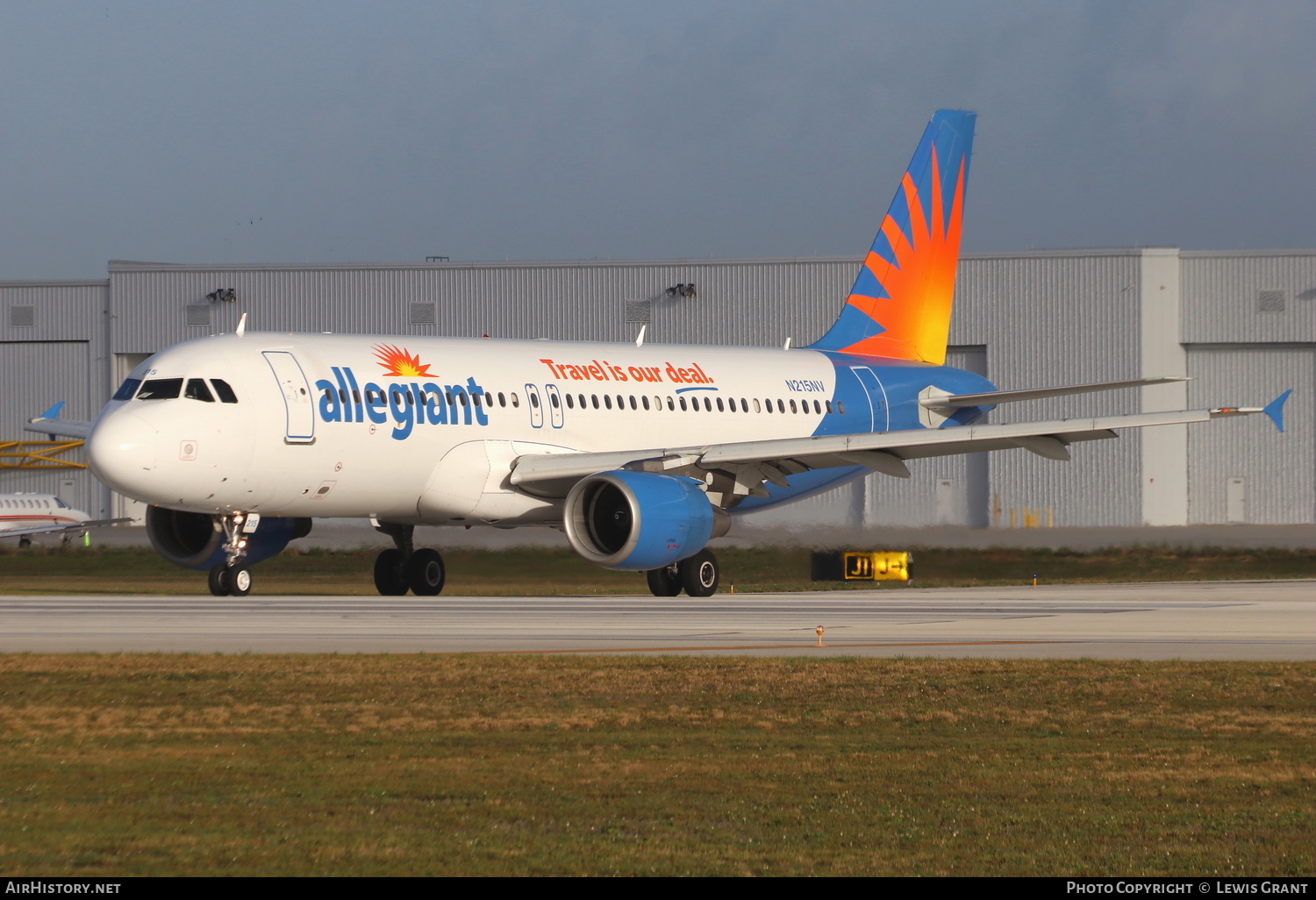 Aircraft Photo of N215NV | Airbus A320-214 | Allegiant Air | AirHistory.net #234196