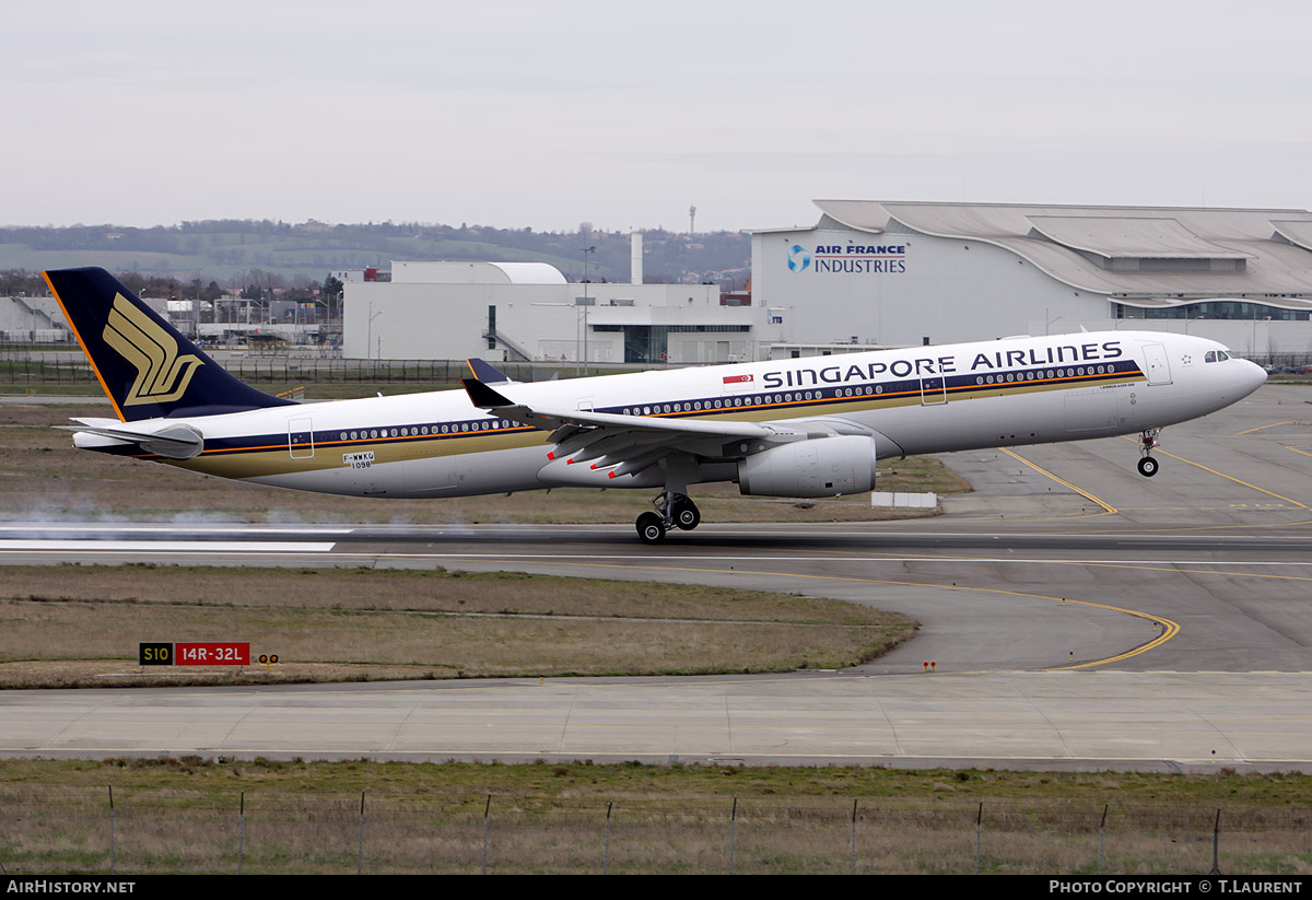 Aircraft Photo of F-WWKG | Airbus A330-343E | Singapore Airlines | AirHistory.net #234331