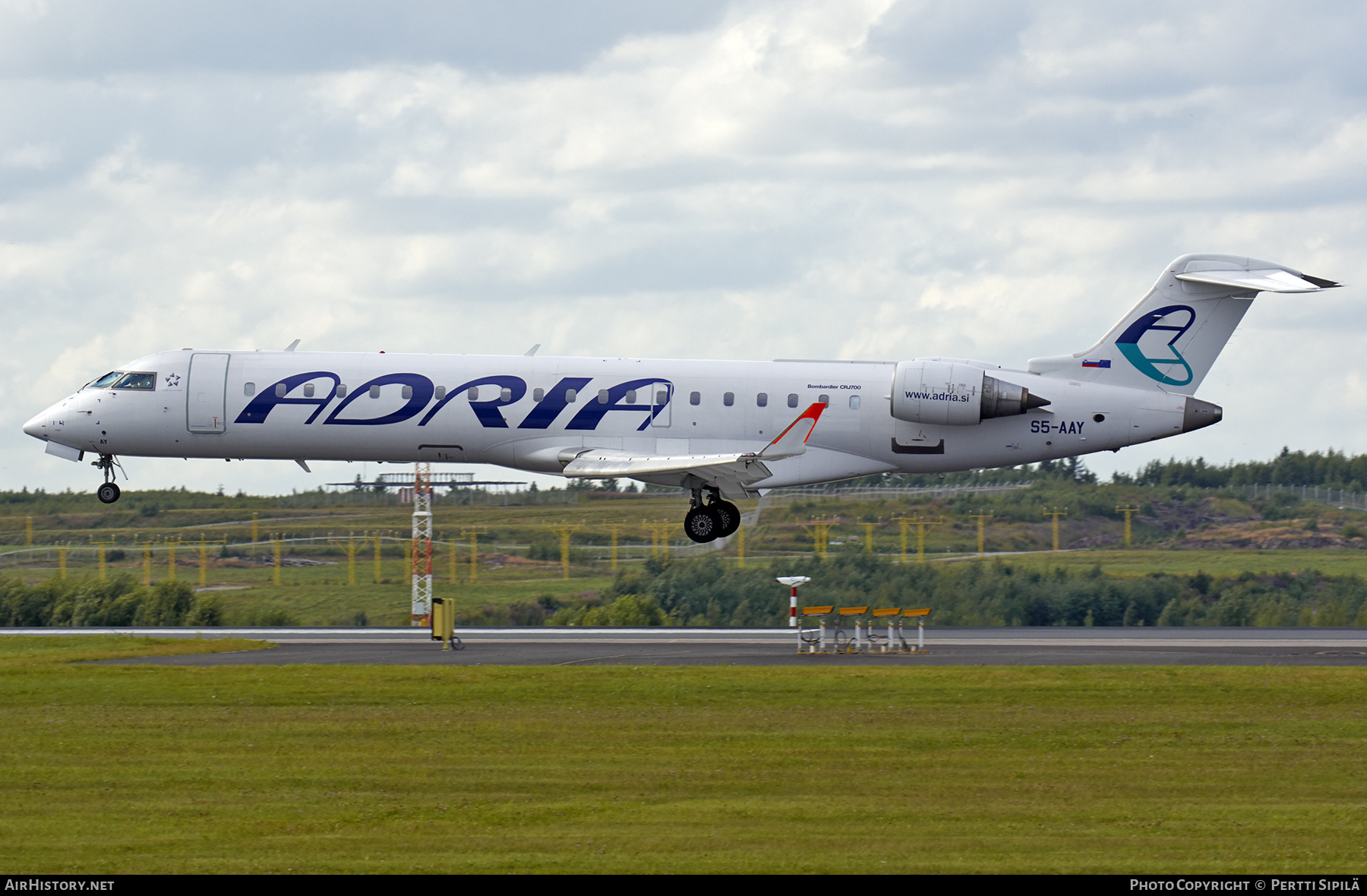 Aircraft Photo of S5-AAY | Bombardier CRJ-701ER (CL-600-2C10) | Adria Airways | AirHistory.net #234452