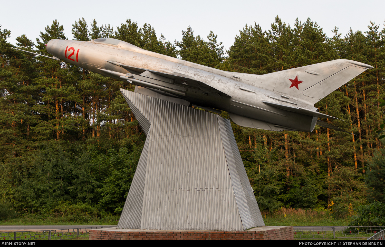 Aircraft Photo of 121 red | Mikoyan-Gurevich MiG-21F-13 | Russia - Air Force | AirHistory.net #234485