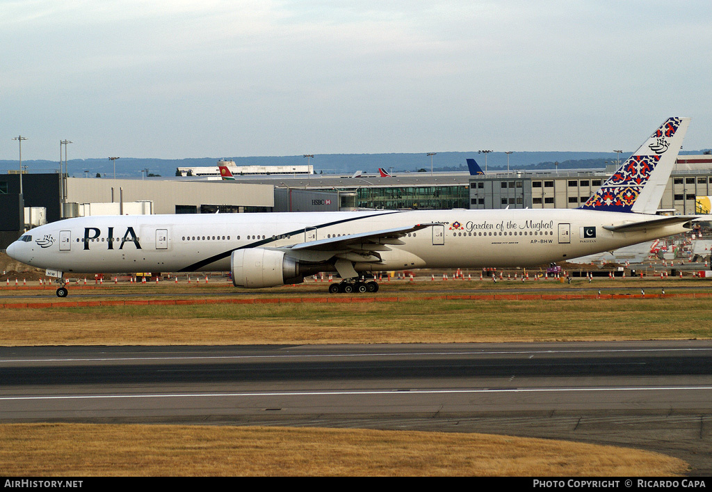 Aircraft Photo of AP-BHW | Boeing 777-340/ER | Pakistan International Airlines - PIA | AirHistory.net #234806