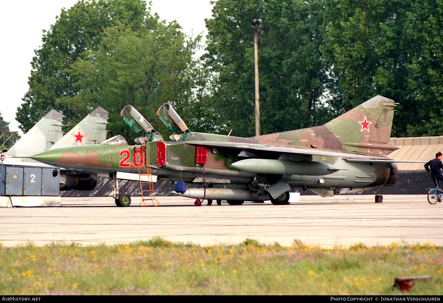 Aircraft Photo of 20 red | Mikoyan-Gurevich MiG-23UB | Russia - Air Force | AirHistory.net #234815