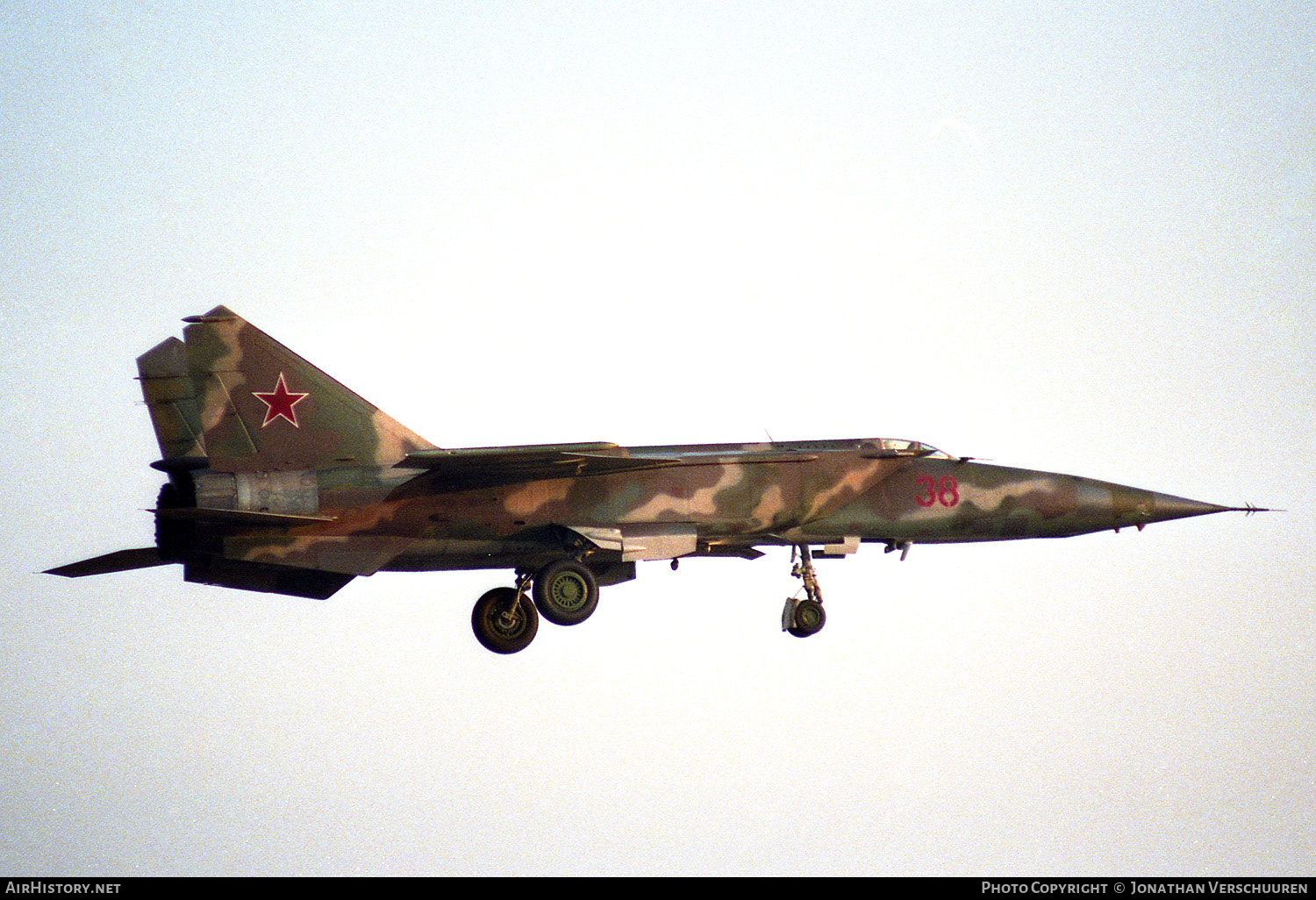 Aircraft Photo of 38 red | Mikoyan-Gurevich MiG-25RBF | Soviet Union - Air Force | AirHistory.net #234824