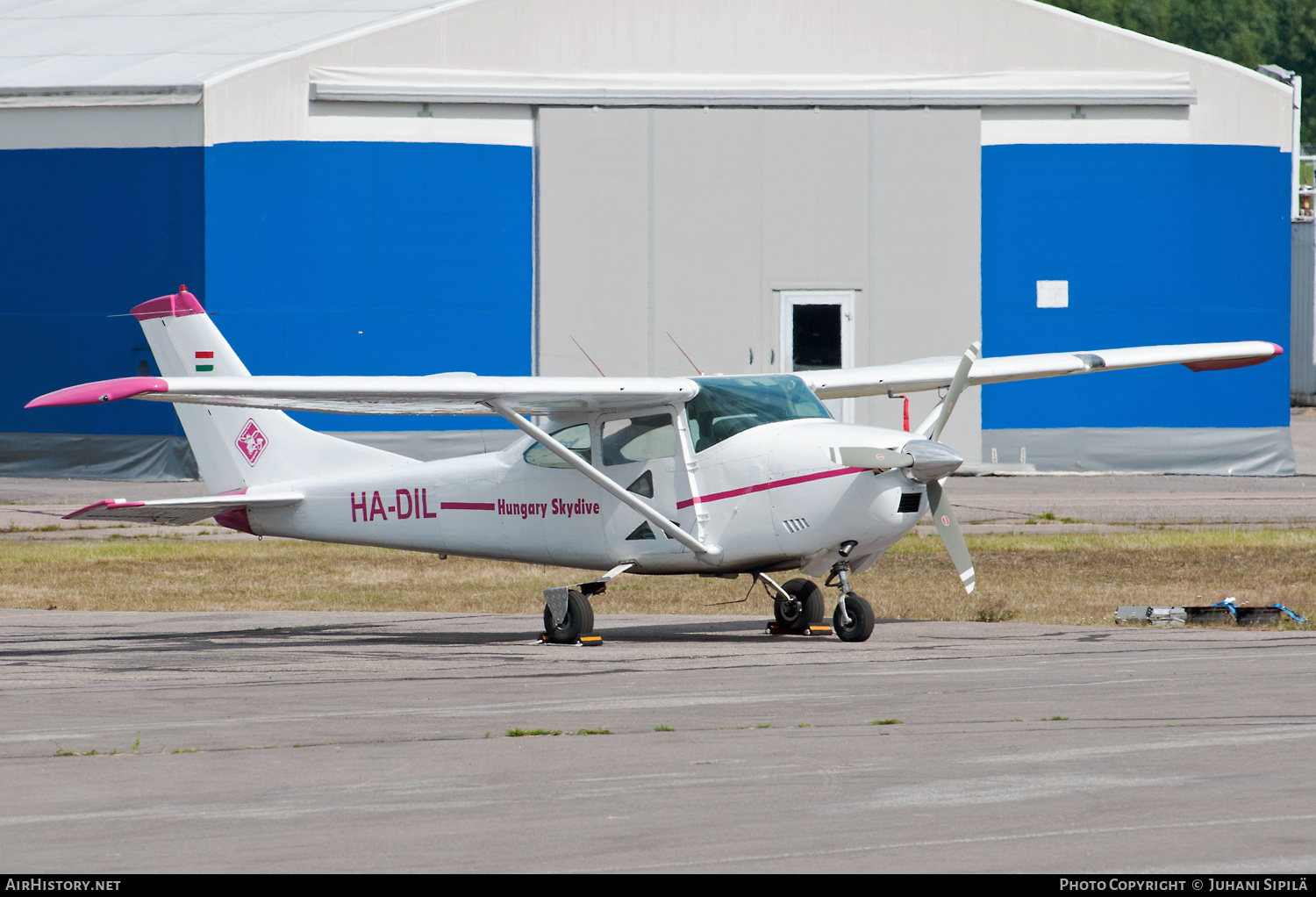 Aircraft Photo of HA-DIL | Cessna 182N Skylane | Hungary Skydive | AirHistory.net #235193