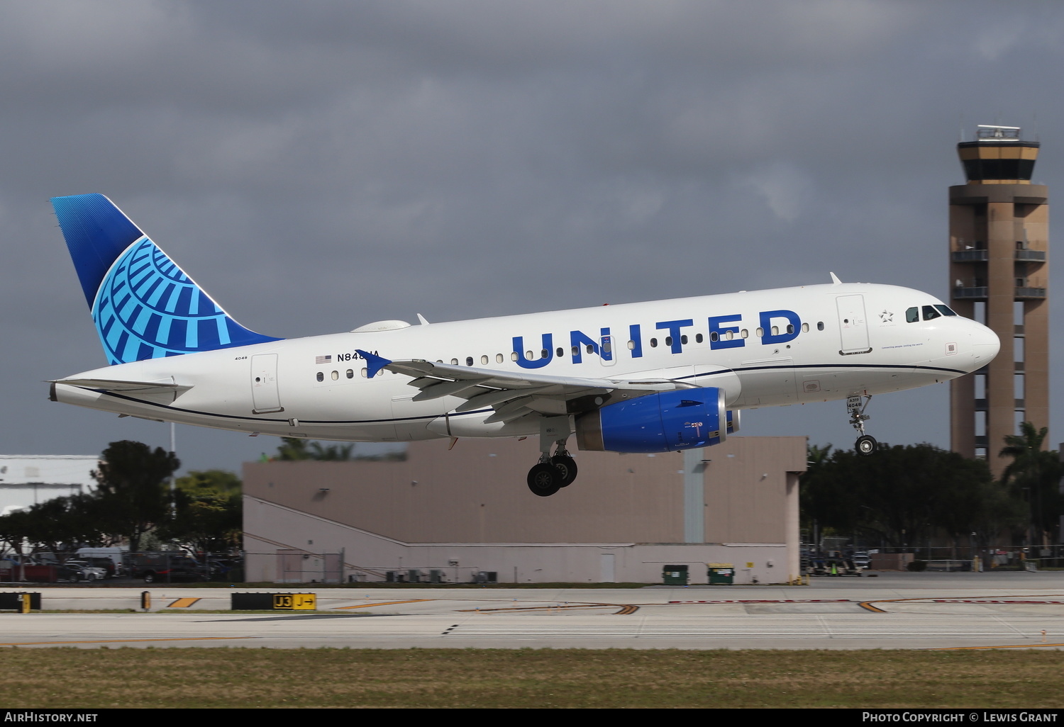Aircraft Photo of N848UA | Airbus A319-131 | United Airlines | AirHistory.net #235560