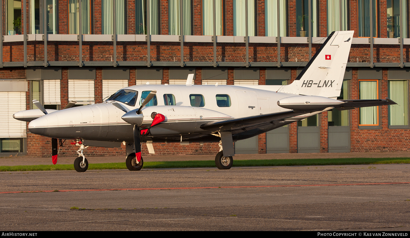 Aircraft Photo of HB-LNX | Piper PA-31T2 Cheyenne IIXL | Transwing | AirHistory.net #235580