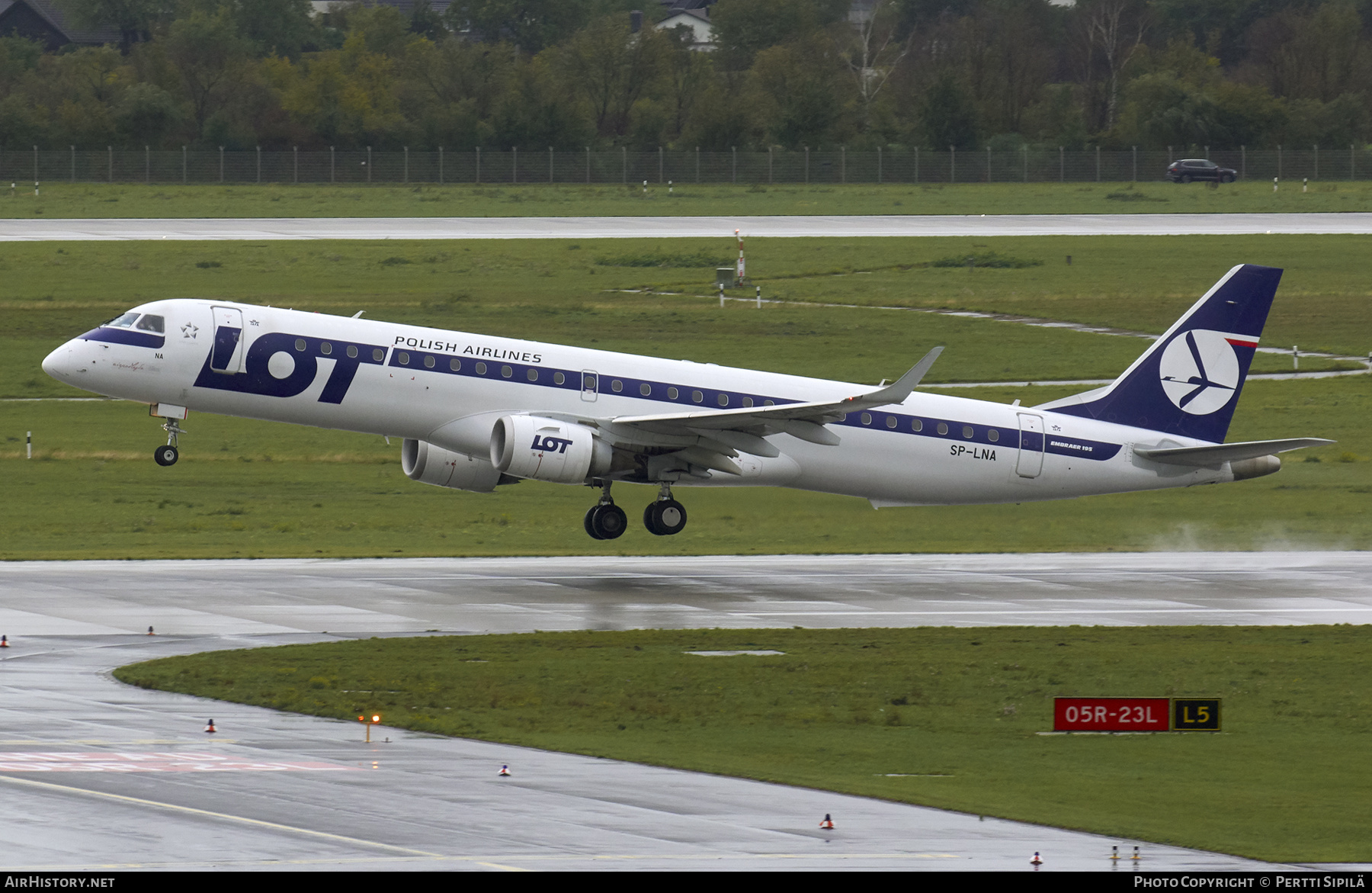 Aircraft Photo of SP-LNA | Embraer 195LR (ERJ-190-200LR) | LOT Polish Airlines - Polskie Linie Lotnicze | AirHistory.net #235593