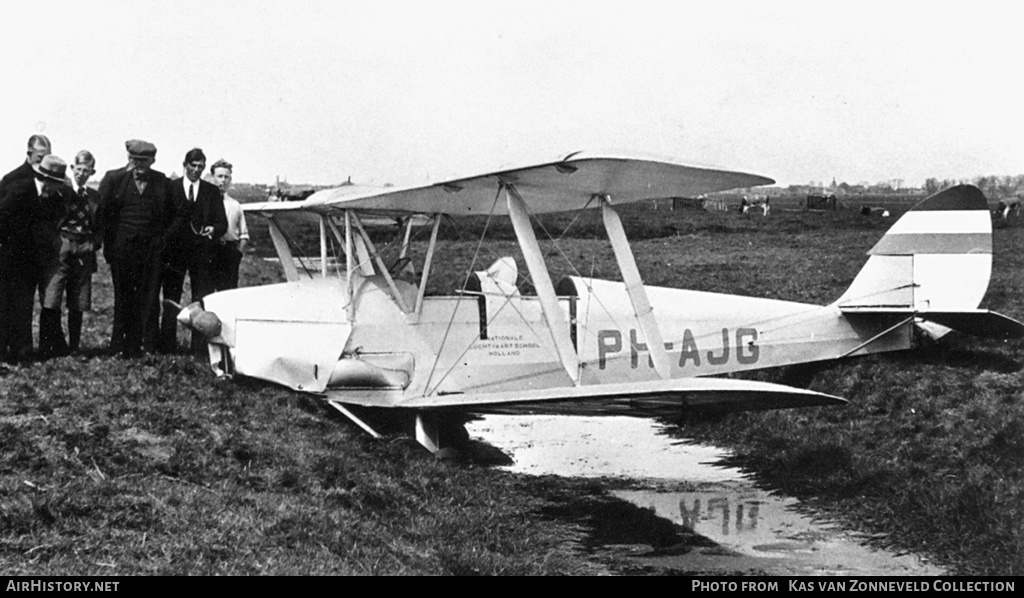 Aircraft Photo of PH-AJG | De Havilland D.H. 82A Tiger Moth | Nationale Luchtvaart School - NLS | AirHistory.net #235686