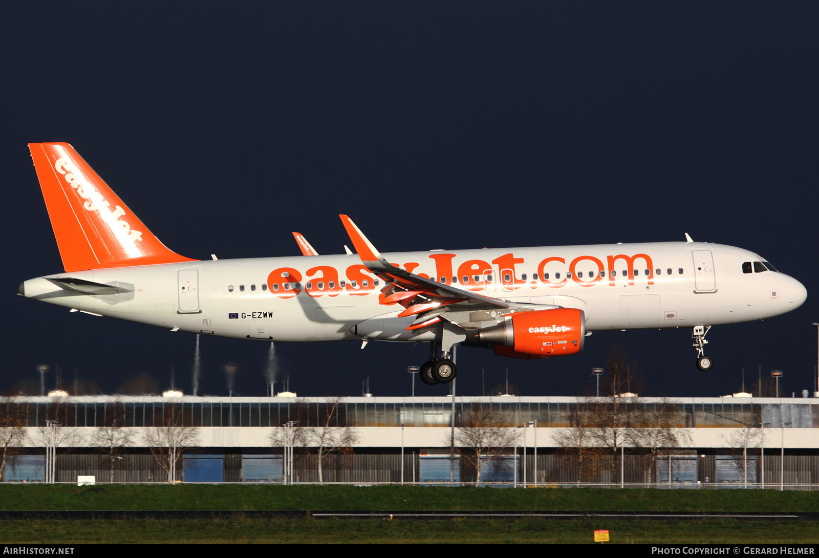 Aircraft Photo of G-EZWW | Airbus A320-214 | EasyJet | AirHistory.net #236150