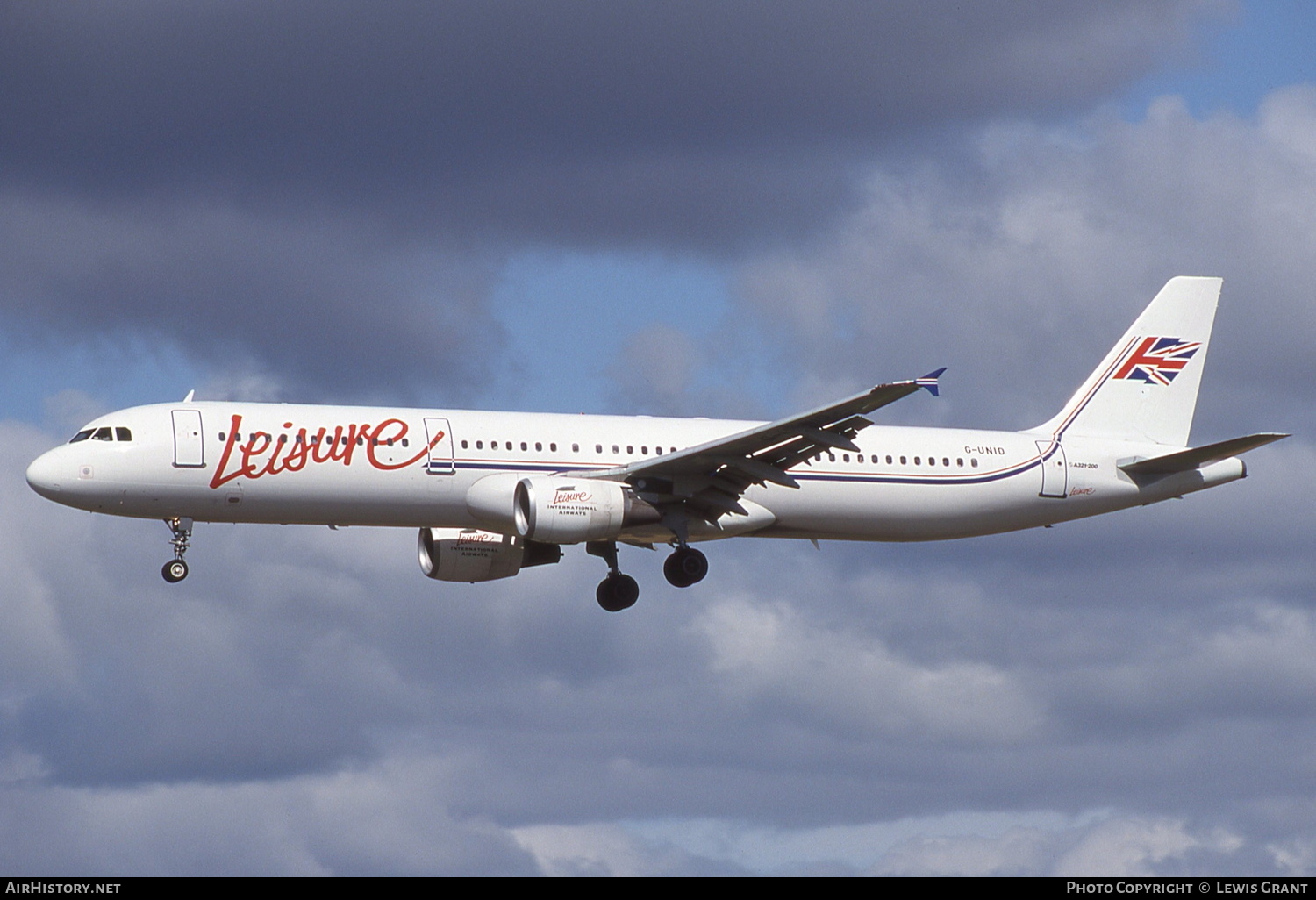 Aircraft Photo of G-UNID | Airbus A321-211 | Leisure International Airways | AirHistory.net #236423