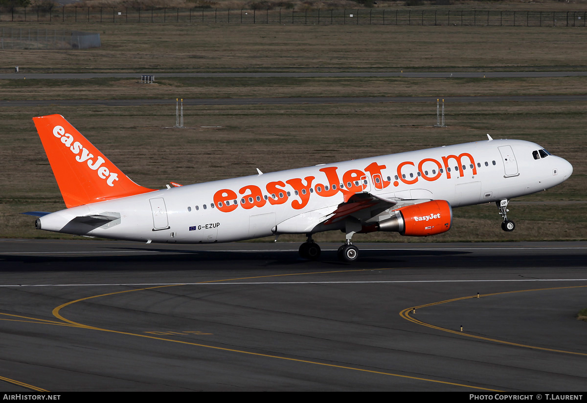 Aircraft Photo of G-EZUP | Airbus A320-214 | EasyJet | AirHistory.net #236571
