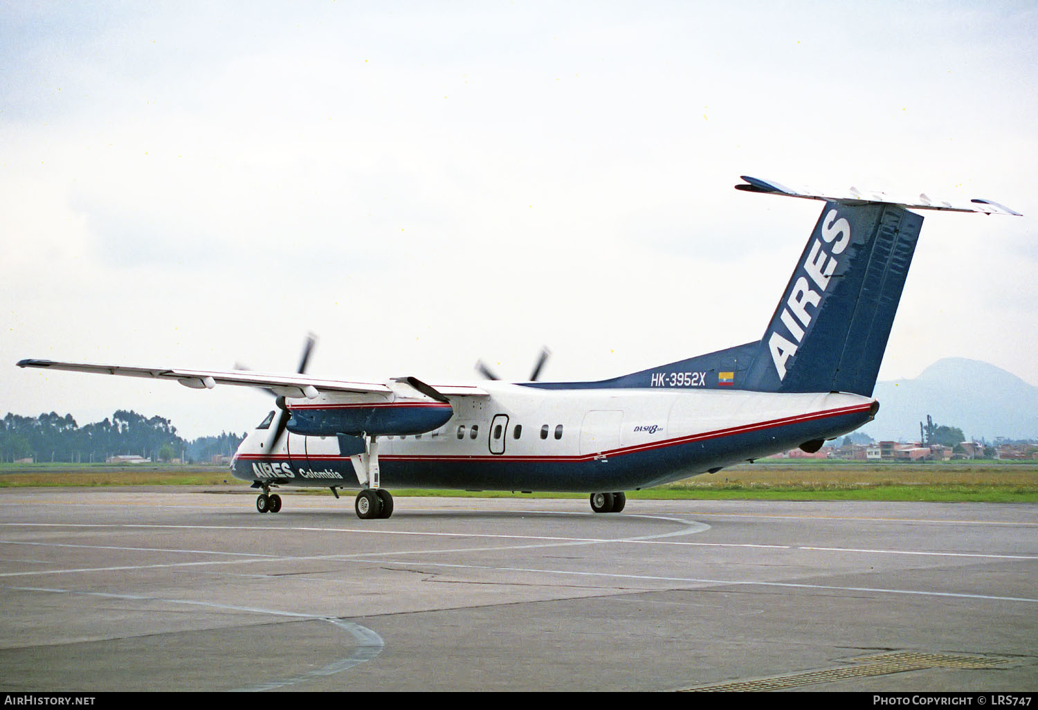 Aircraft Photo of HK-3952X | De Havilland Canada DHC-8-301 Dash 8 | AIRES - Aerovías de Integración Regional | AirHistory.net #237175