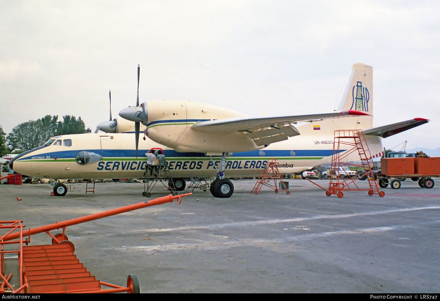 Aircraft Photo of UR-48025 | Antonov An-32B | Servicios Aéreos Petroleros - SAEP | AirHistory.net #237183