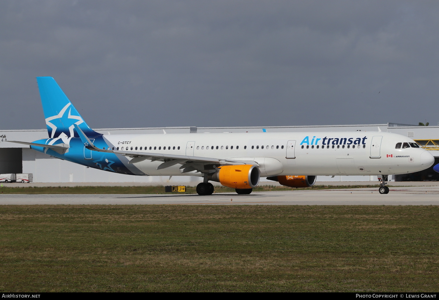 Aircraft Photo of C-GTCY | Airbus A321-211 | Air Transat | AirHistory.net #237188