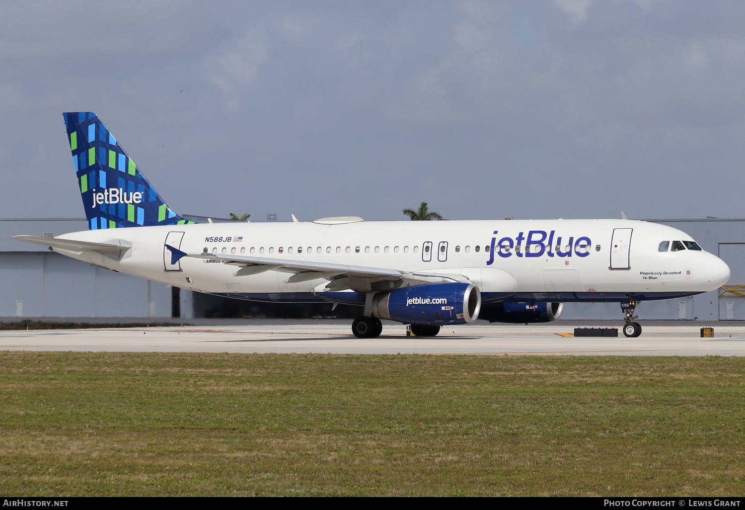 Aircraft Photo of N588JB | Airbus A320-232 | JetBlue Airways | AirHistory.net #237190