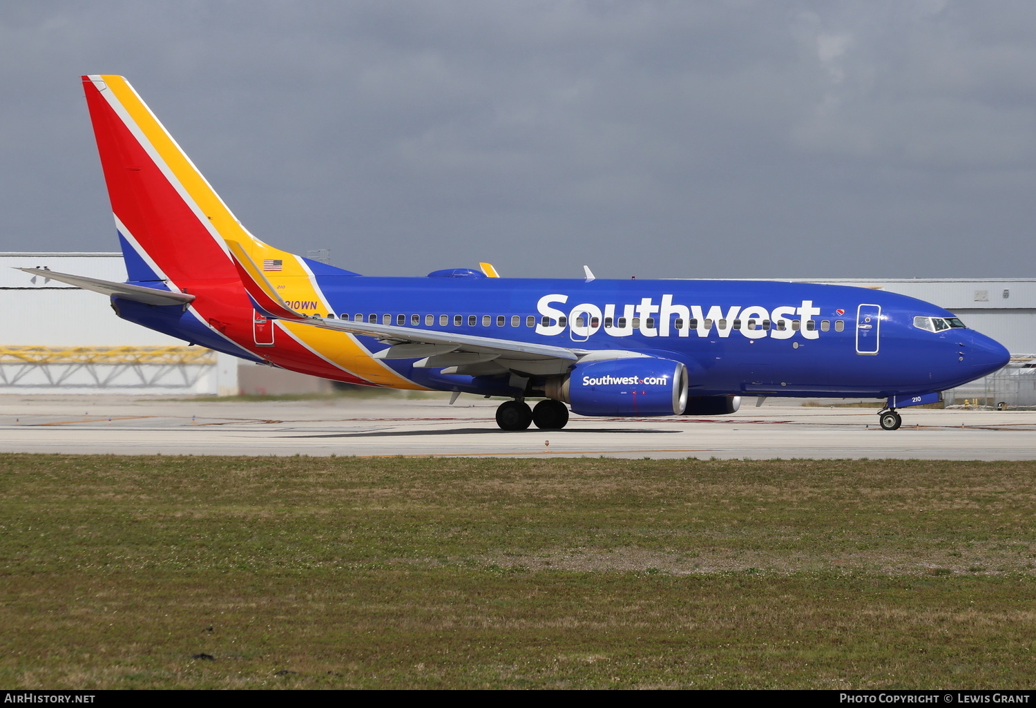 Aircraft Photo of N210WN | Boeing 737-7H4 | Southwest Airlines | AirHistory.net #237193