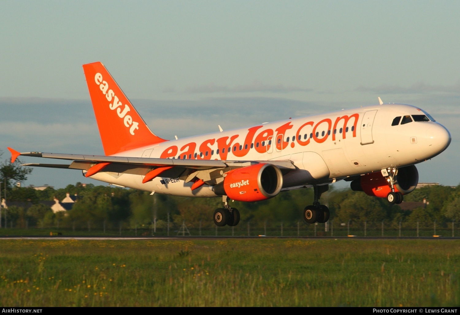 Aircraft Photo of G-EZIH | Airbus A319-111 | EasyJet | AirHistory.net #237407