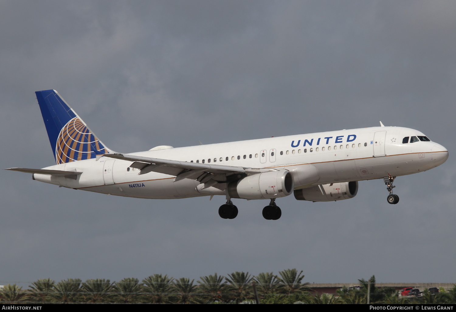 Aircraft Photo of N411UA | Airbus A320-232 | United Airlines | AirHistory.net #237421