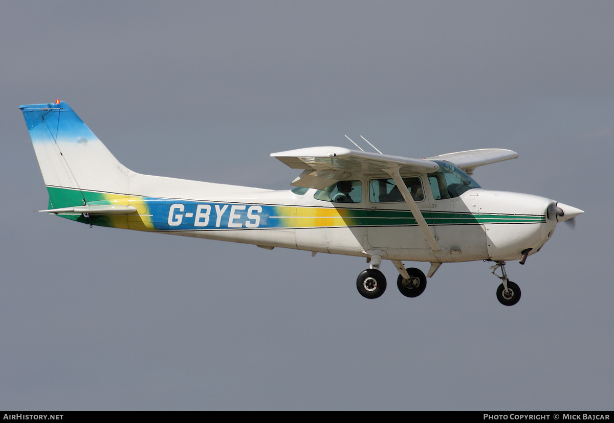 Aircraft Photo of G-BYES | Cessna 172P Skyhawk | AirHistory.net #237636
