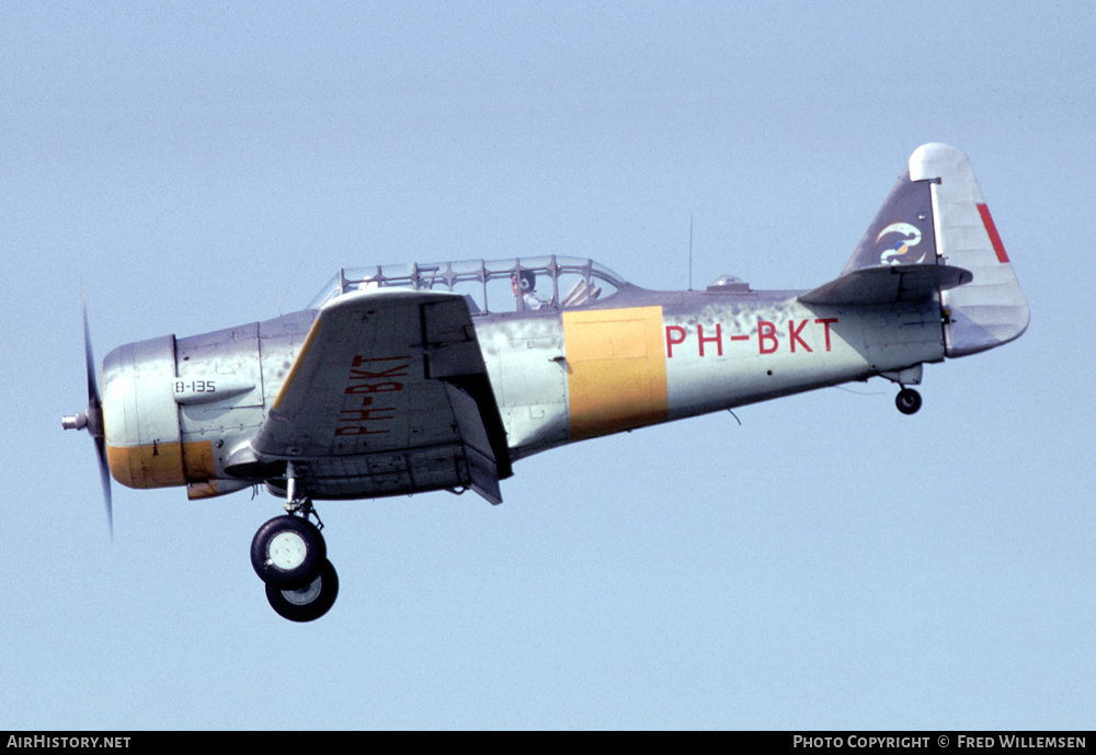 Aircraft Photo of PH-BKT / B-135 | North American AT-16 Harvard IIB | Stichting Vliegsport Gilze-Rijen | AirHistory.net #237801