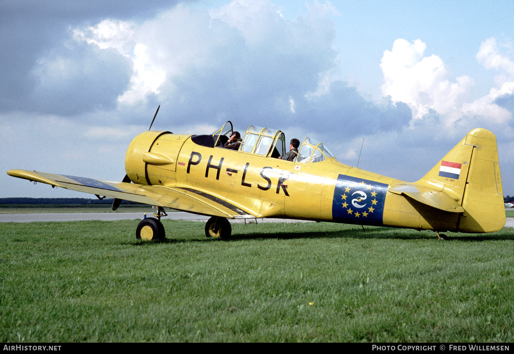 Aircraft Photo of PH-LSK | North American AT-16 Harvard IIB | Stichting Vliegsport Gilze-Rijen | AirHistory.net #237852
