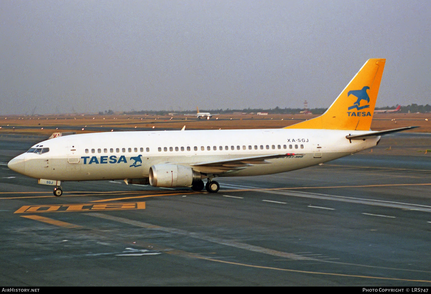 Aircraft Photo of XA-SGJ | Boeing 737-33A | TAESA - Transportes Aéreos Ejecutivos | AirHistory.net #237871