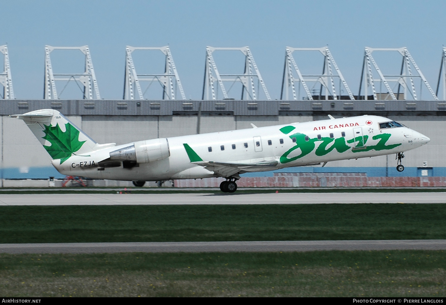 Aircraft Photo of C-FZJA | Bombardier CRJ-200ER (CL-600-2B19) | Air Canada Jazz | AirHistory.net #237942
