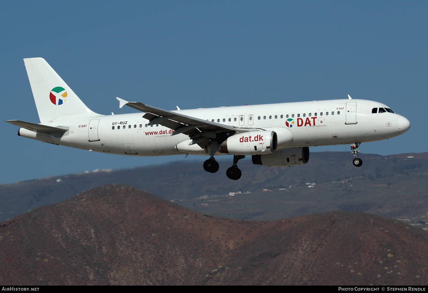 Aircraft Photo of OY-RUZ | Airbus A320-233 | Danish Air Transport - DAT | AirHistory.net #237996