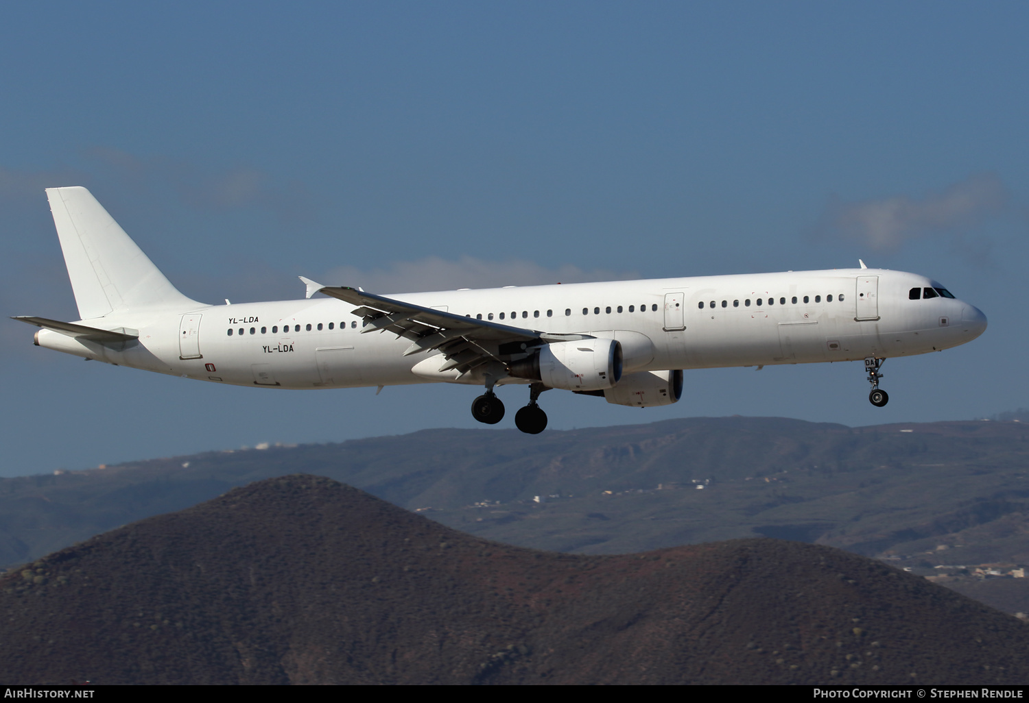 Aircraft Photo of YL-LDA | Airbus A321-211 | AirHistory.net #238016