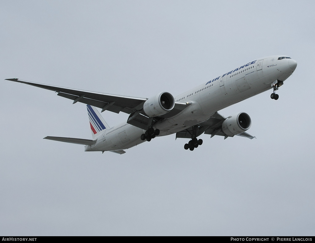 Aircraft Photo of F-GSQC | Boeing 777-328/ER | Air France | AirHistory.net #238021