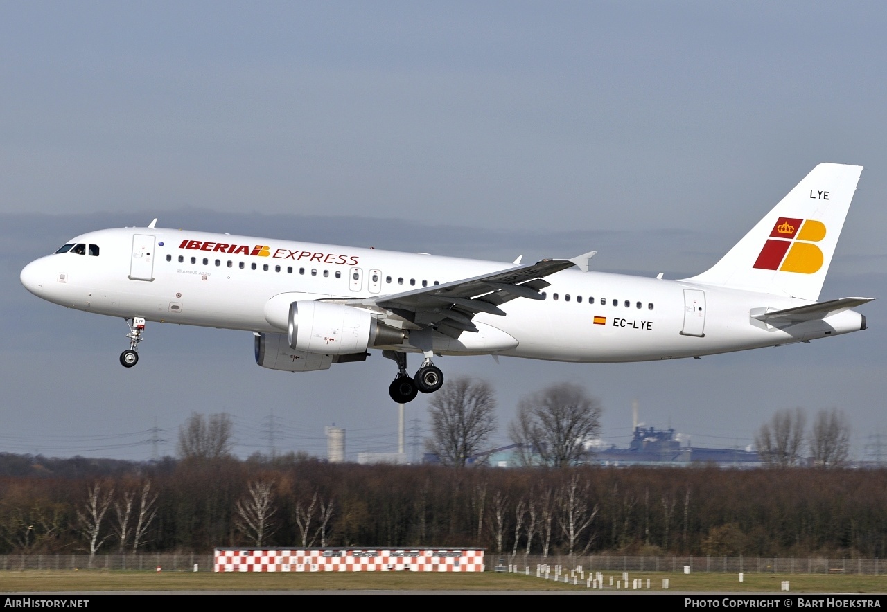 Aircraft Photo of EC-LYE | Airbus A320-216 | Iberia Express | AirHistory.net #238152