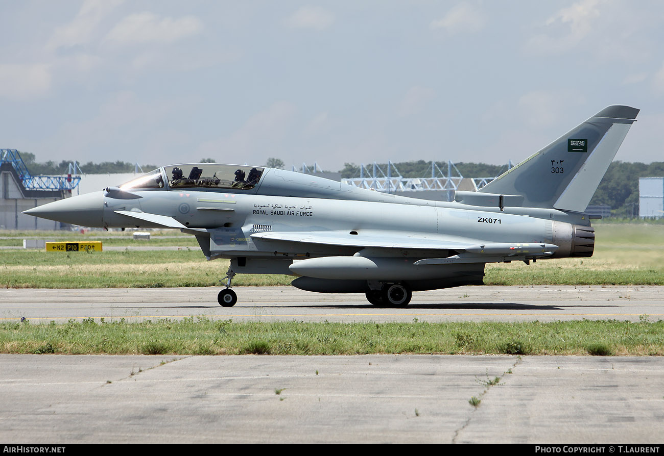 Aircraft Photo of 303 / ZK071 | Eurofighter EF-2000 Typhoon T | Saudi Arabia - Air Force | AirHistory.net #238256