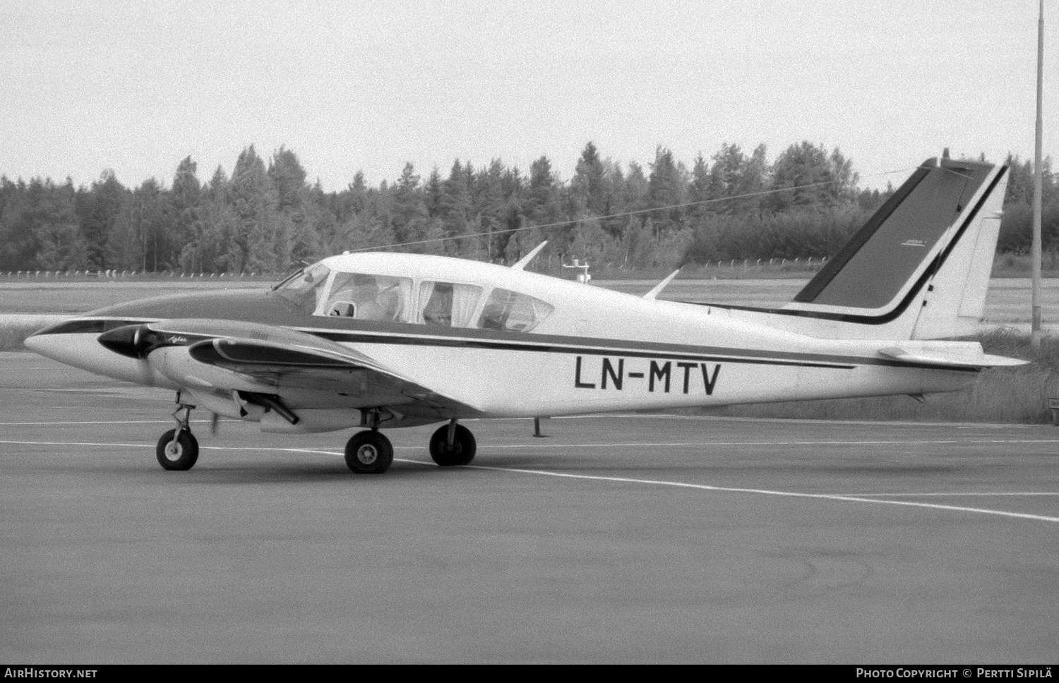 Aircraft Photo of LN-MTV | Piper PA-23-250 Aztec E | AirHistory.net #238545