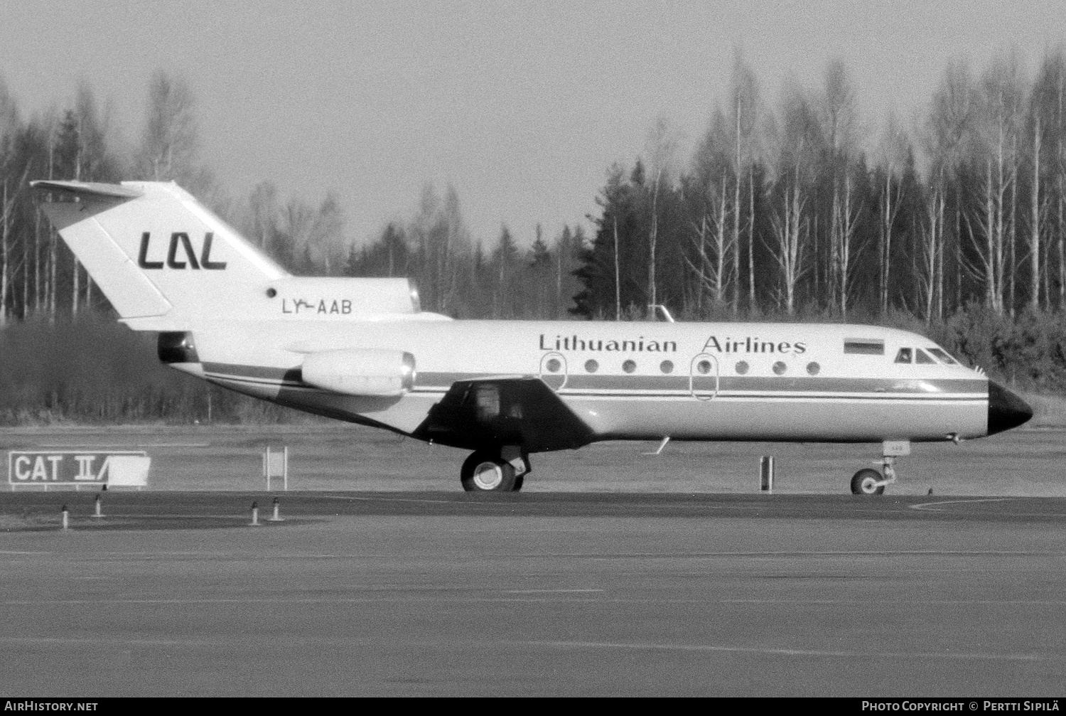 Aircraft Photo of LY-AAB | Yakovlev Yak-40 | Lithuanian Airlines | AirHistory.net #239206