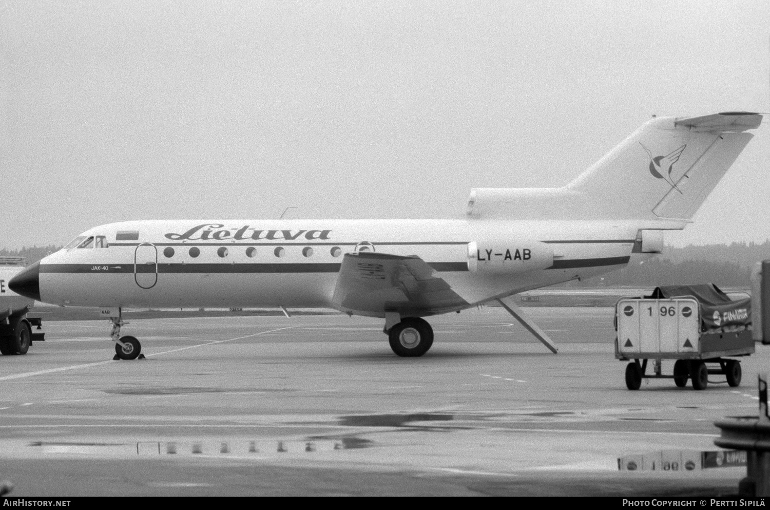 Aircraft Photo of LY-AAB | Yakovlev Yak-40 | Aviakompanija Lietuva | AirHistory.net #239271