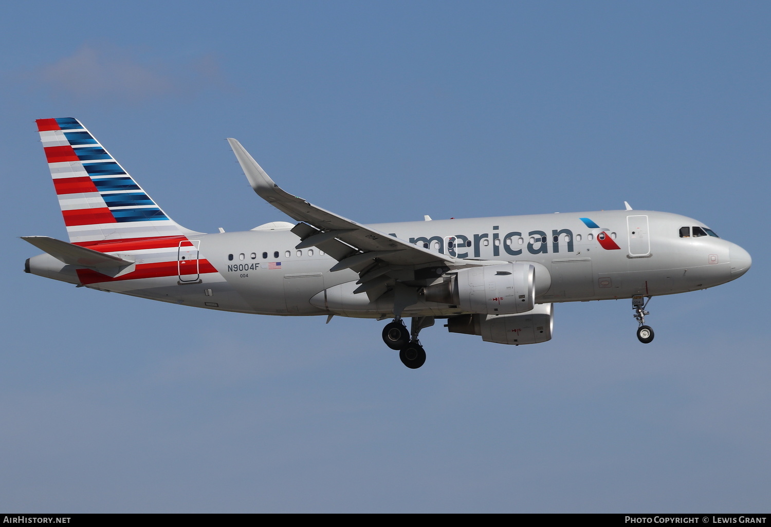 Aircraft Photo of N9004F | Airbus A319-115 | American Airlines | AirHistory.net #239329