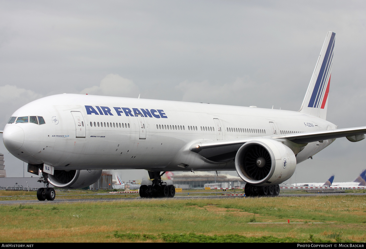 Aircraft Photo of F-GZNA | Boeing 777-328/ER | Air France | AirHistory.net #239489