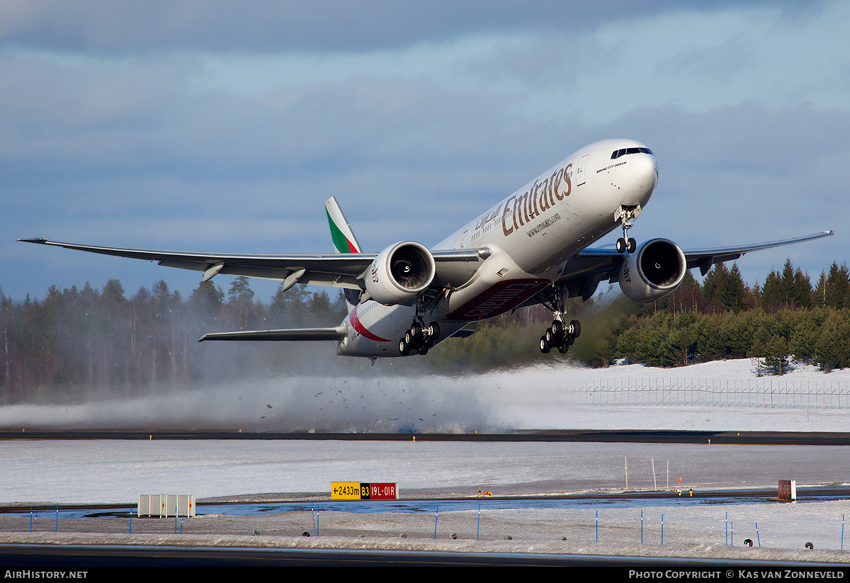 Aircraft Photo of A6-ECE | Boeing 777-31H/ER | Emirates | AirHistory.net #239506