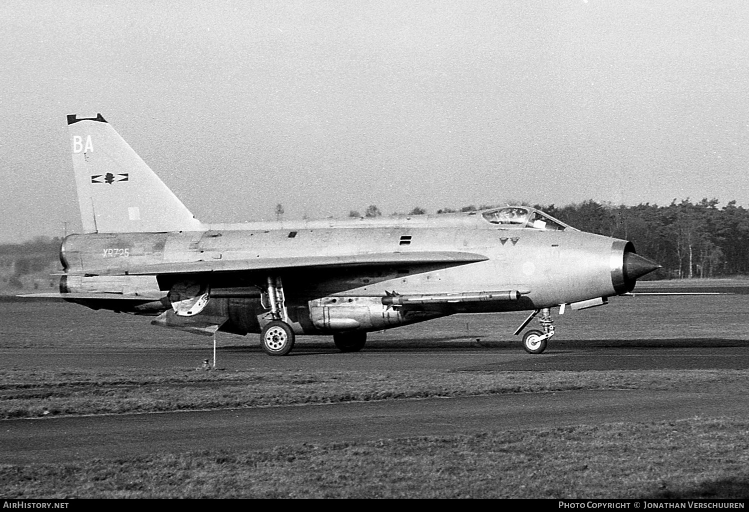 Aircraft Photo of XR725 | English Electric Lightning F6 | UK - Air Force | AirHistory.net #239636