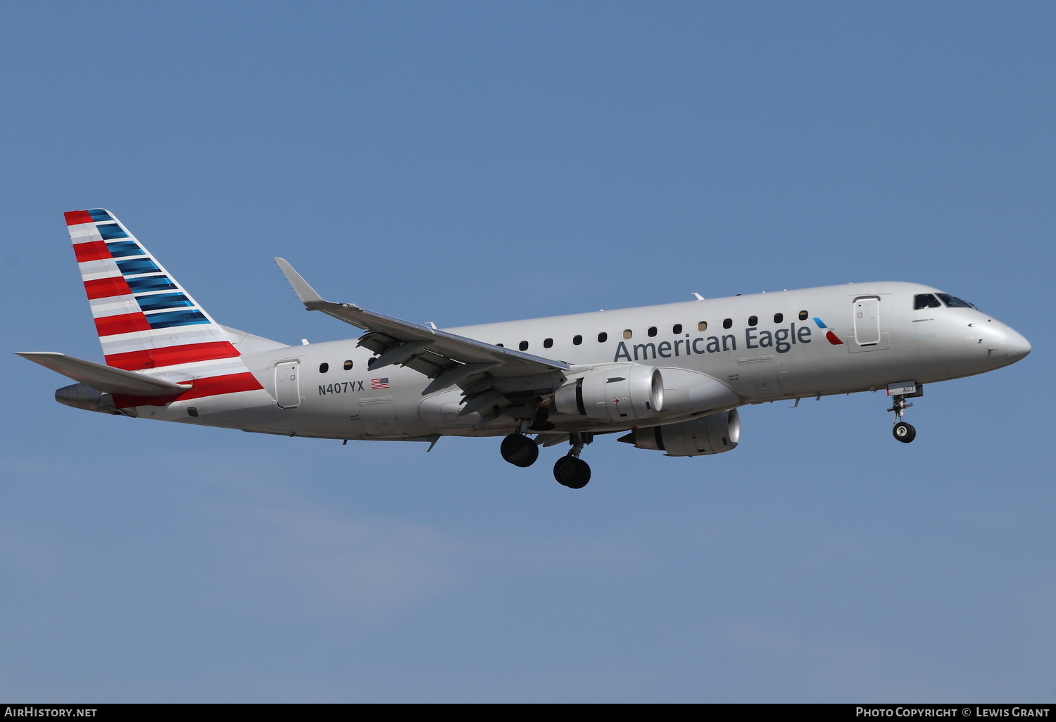 Aircraft Photo of N407YX | Embraer 175LR (ERJ-170-200LR) | American Eagle | AirHistory.net #239886