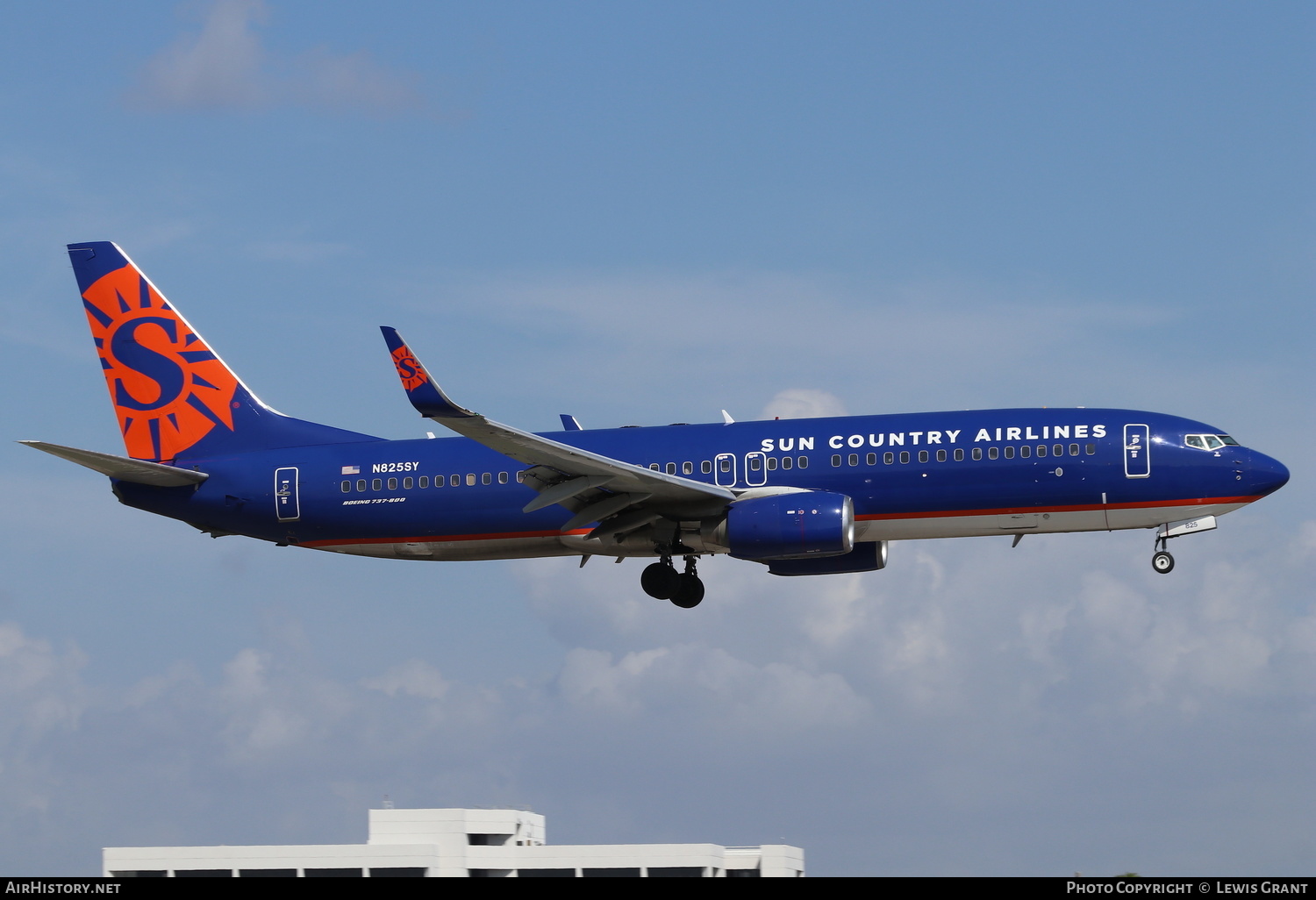 Aircraft Photo of N825SY | Boeing 737-8F2 | Sun Country Airlines | AirHistory.net #239891