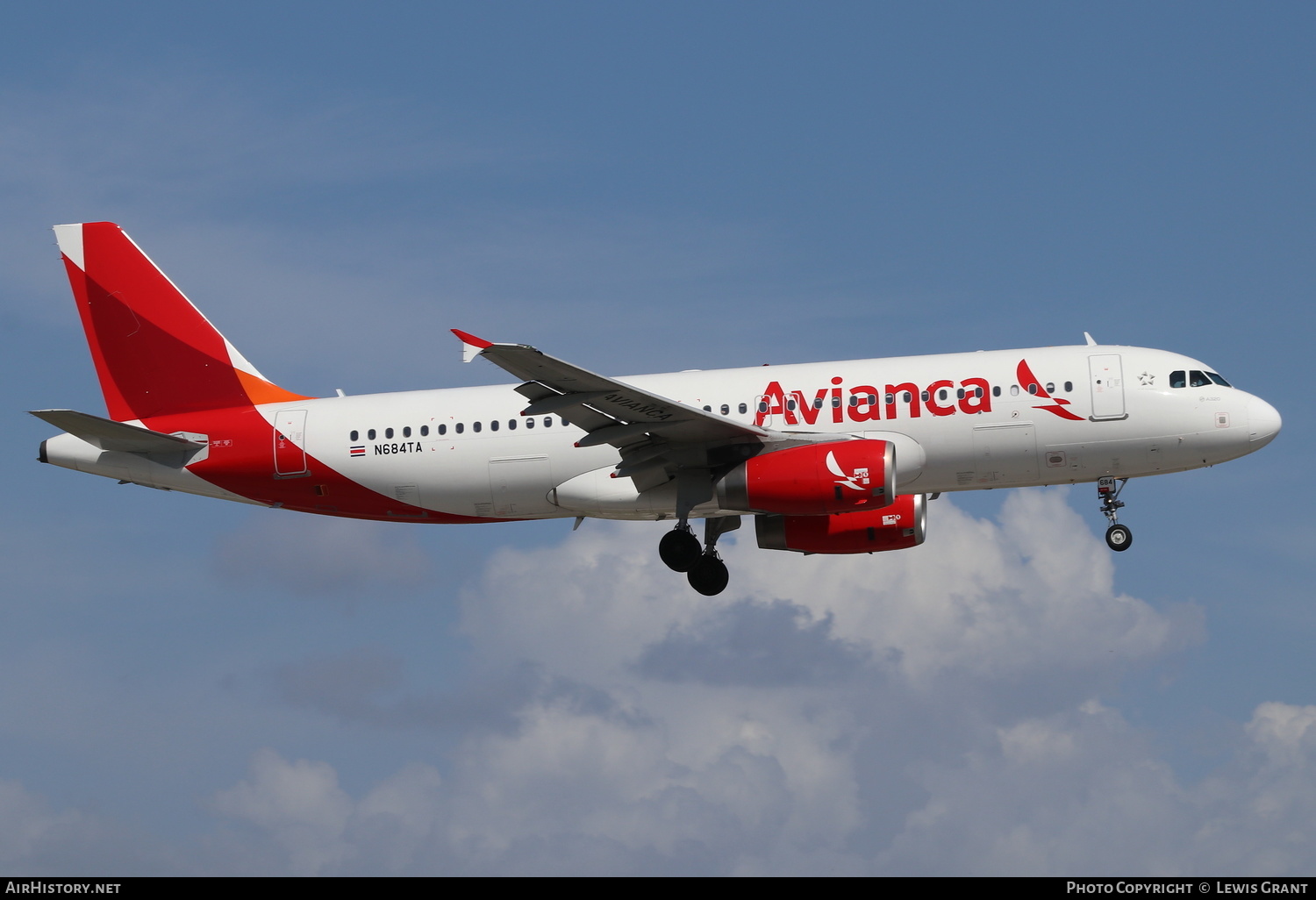 Aircraft Photo of N684TA | Airbus A320-233 | Avianca | AirHistory.net #239896