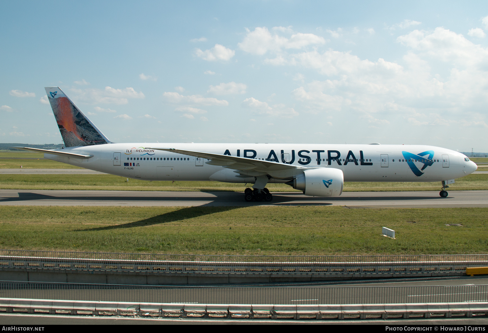 Aircraft Photo of F-OLRD | Boeing 777-300/ER | Air Austral | AirHistory.net #239969