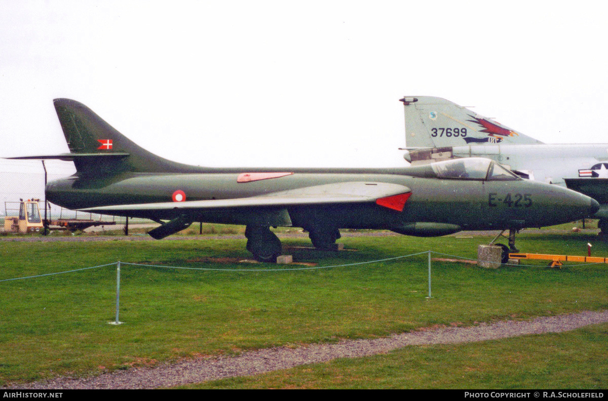 Aircraft Photo of E-425 | Hawker Hunter F51 | Denmark - Air Force | AirHistory.net #240053