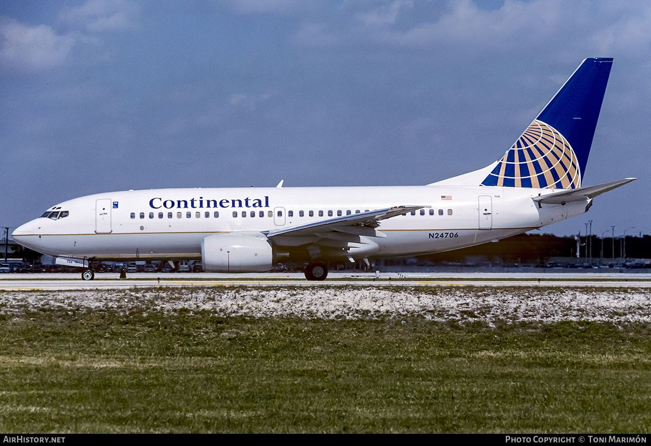 Aircraft Photo of N24706 | Boeing 737-724 | Continental Airlines | AirHistory.net #240103