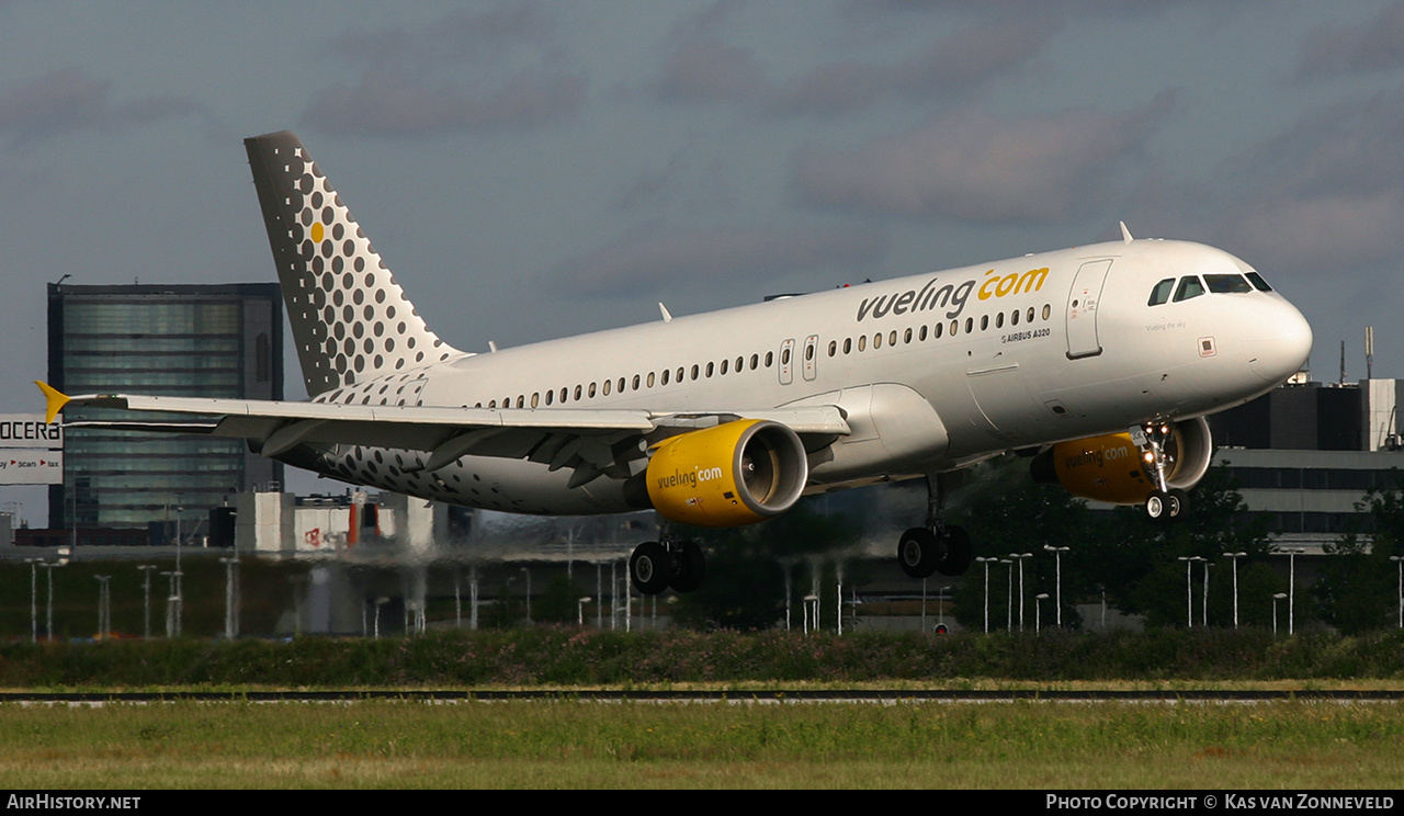 Aircraft Photo of EC-JDK | Airbus A320-214 | Vueling Airlines | AirHistory.net #240161